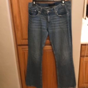 Levi’s 524 Super Low waisted jeans!